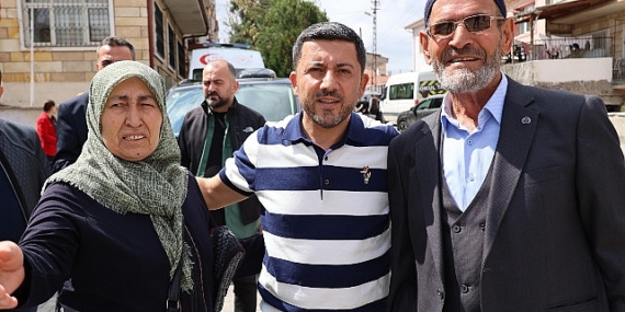 Nevşehir Belediye Başkanı Rasim Arı, Kıratlıoğlu Mahallesi’nde hemşehrileriyle bayramlaştı