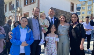 saray-belediyesi-10-nisan-carsamba-gunu-bayramin-1-gunu-belediye-bahcesinde-bayramlasma-programi-duzenledi-gEikVmmd.jpg