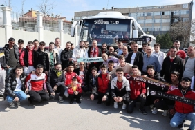 sivas-belediye-baskani-dr-adem-uzun-deplasmanda-oynanacak-trabzonspor-sivasspor-karsilasmasi-oncesi-kirmizi-beyazli-taraftarlari-Q2XTg6UO.jpg