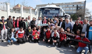 sivas-belediye-baskani-dr-adem-uzun-deplasmanda-oynanacak-trabzonspor-sivasspor-karsilasmasi-oncesi-kirmizi-beyazli-taraftarlari-Q2XTg6UO.jpg