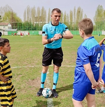 sivas-belediyesi-tarafindan-her-yil-geleneksel-olarak-duzenlenen-ilkokullar-arasi-futbol-turnuvasi-basladi-Um6Gk8Cp.jpg
