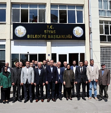 sivas-belediyesinin-girisinde-bulunan-tabela-degistirilerek-tc-ibaresi-eklendi-bIU1uXfl.jpg