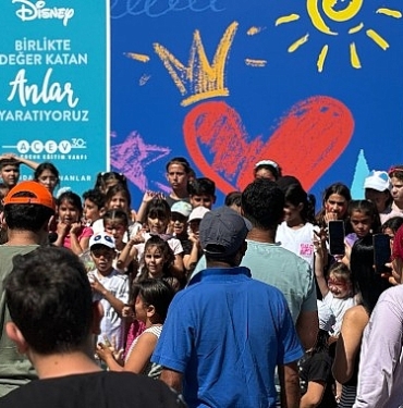 the-walt-disney-company-acev-hatayin-defne-ilcesinde-depremden-etkilenen-cocuklarla-cok-ozel-bir-OCOir7Hj.jpg
