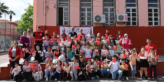 Türk Kızılay, 23 Nisan Ulusal Egemenlik ve Çocuk Bayramı’nda, dezavantajlı bölgede eğitim gören çocuklar için çeşitli etkinlikler düzenledi