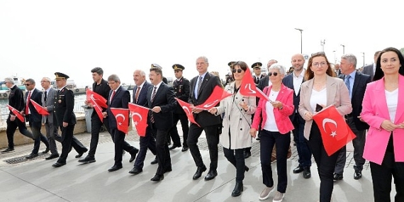 Ulu Önder Mustafa Kemal Atatürk’ün tüm dünya çocuklarına armağan ettiği 23 Nisan Ulusal Egemenlik ve Çocuk Bayramı’nın 104. Yılı Mudanya’da coşkuyla kutlandı