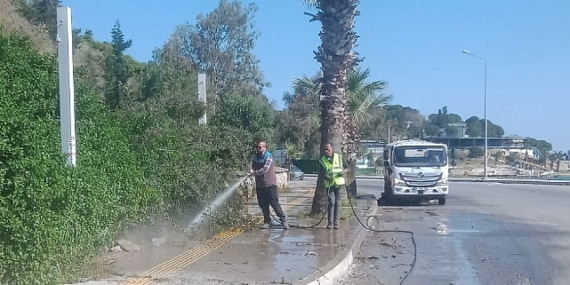 Urla Sokaklarında Bayram Temizliği