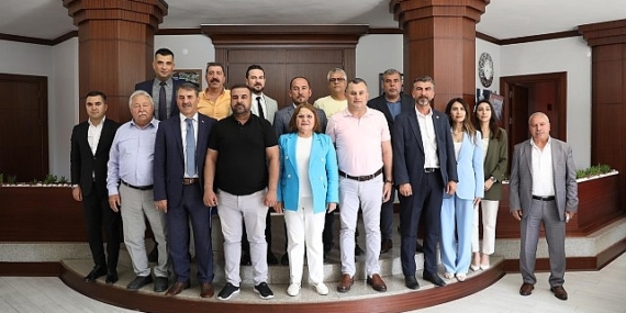 Didim’de Cumhur İttifakı Belediye Meclis Üyeleri Didim Belediye Başkanı Hatice Gençay’ı makamında ziyaret etti