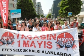 efes-selcuk-belediye-baskani-filiz-ceritoglu-sengel-izmirde-duzenlenen-1-mayis-emek-ve-dayanisma-gWYeHWxX.jpg