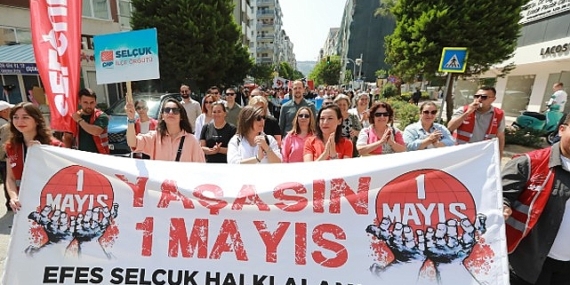 Efes Selçuk Belediye Başkanı Filiz Ceritoğlu Sengel İzmir’de düzenlenen 1 Mayıs Emek ve Dayanışma Günü kutlamalarına katıldı