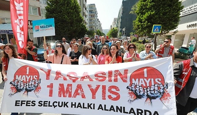 efes-selcuk-belediye-baskani-filiz-ceritoglu-sengel-izmirde-duzenlenen-1-mayis-emek-ve-dayanisma-gWYeHWxX.jpg