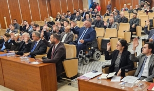 golcuk-belediyesi-engelli-meclis-uyesi-ve-engelli-bireylerin-meclis-salonuna-erisimini-kolaylastirmak-icin-engelli-ZljHVHhs.jpg