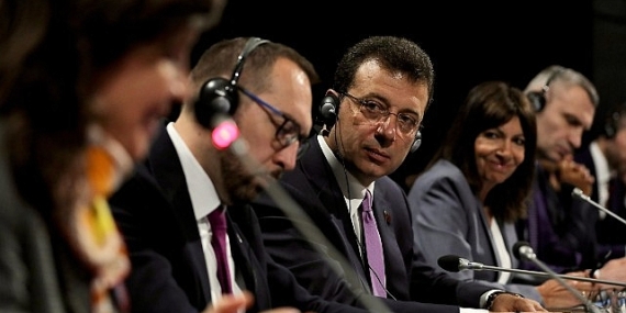 İBB Başkanı Ekrem İmamoğlu, Fransa’nın başkenti Paris’te düzenlenen ‘Avrupa Beledı̇ye Başkanları Zı̇rvesı̇’nde konuştu