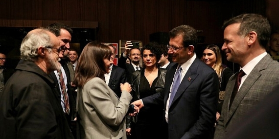 İBB Başkanı Ekrem İmamoğlu, Paris ziyaretinin ilk gününün akşamında, Avrupa Sosyalist Partisi özel oturumuna katıldı