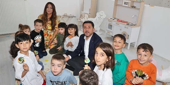 Nevşehir Belediye Başkanı Rasim Arı, çocuklar için özel olarak tasarlanan bir kafeterya ve eğlence merkezinin açılışını gerçekleştirdi