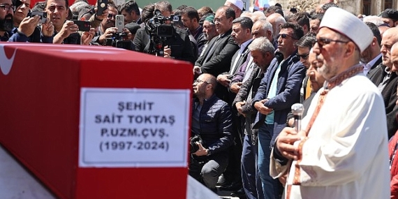Nevşehir Belediye Başkanı Rasim Arı, Pençe Kilit Harekât Bölgesi’nde görevi esnasında yıldırım düşmesi sonucu şehit olan Piyade Uzman Çavuş Sait Toktaş’ın cenaze törenine katıldı
