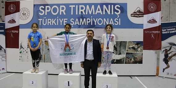 Nevşehir Belediyesi Gençlik ve Spor Kulübü sporcusu Belkıs Durmuş, Spor Tırmanış Küçükler Türkiye Şampiyonası’nda tüm rakiplerini geride bırakarak Türkiye Şampiyonu oldu.