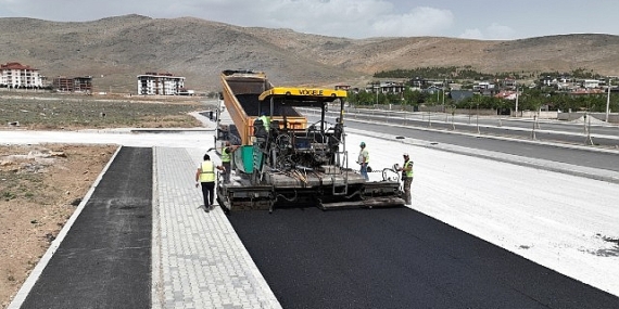 Selçuklu Belediyesi 2024 yılı asfalt ve altyapı sezonunu sıcak asfalt çalışmalarıyla açtı