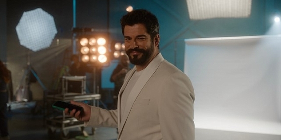 Ünlü oyuncu Burak Özçivit’in rol aldığı Türkiye’nin ilk dijital bankası Hayat Finans’ın Reklam Filmi ve Kamera Arkası Görüntüleri