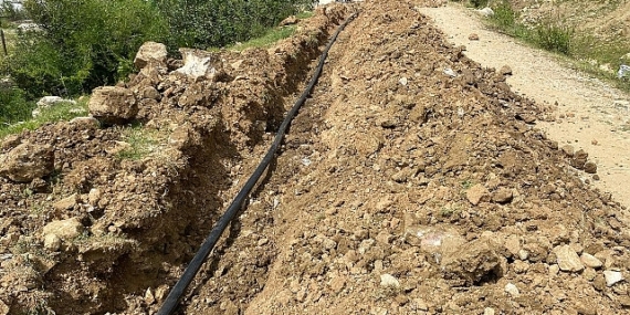 Antalya Büyükşehir’den Aksekili üreticilere sulama borusu desteği