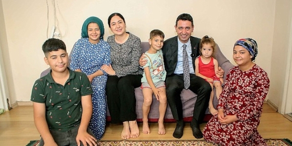 Başkan Önal, bayram ziyaretlerinde evlere konuk oldu