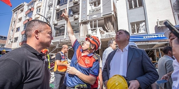 Başkan Tugay patlamanın yaşandığı bölgede inceleme yaptı, yaralıları ziyaret etti “Yaralarımızı saracağız”