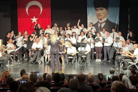 bizim-ev-katilimcilarindan-muhtesem-konser-TvRSIzs9.jpg