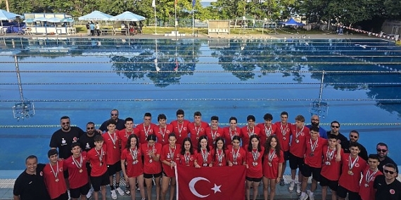 Bucalı millî yüzücü Bulgaristan’dan altın madalya ile döndü