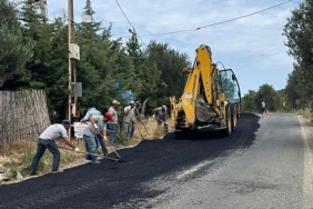 burhaniye-belediyesi-fen-isleri-mudurlugu-ekipleri-tarafindan-asfalt-yama-calismalariyla-onarildi-wiQZYZxI.jpg