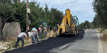 burhaniye-belediyesi-fen-isleri-mudurlugu-ekipleri-tarafindan-asfalt-yama-calismalariyla-onarildi-wiQZYZxI.jpg