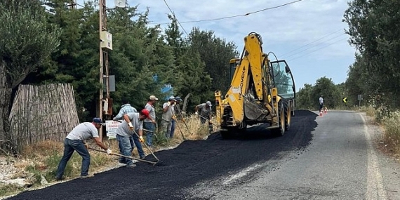 Burhaniye Belediyesi Fen İşleri Müdürlüğü ekipleri tarafından asfalt yama çalışmalarıyla onarıldı