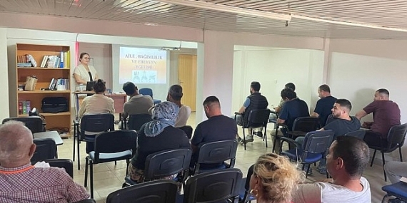 Burhaniye Belediyesi’nden Bağımlılıkla Mücadele Ailelere Destek Semineri
