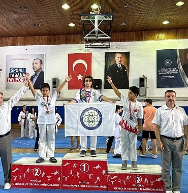 buyuksehir-taekwondoculari-il-sampiyonu-oldu-xvbNkUar.jpg