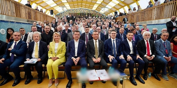 CHP Genel Başkanı Özgür Özel ve İBB Başkanı Ekrem İmamoğlu, ‘Yurt Dışı Örgütlenme İkinci Yüzyıl Vizyonu Çalıştayı’nda konuştu