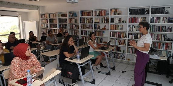 Çiğli Belediyesi’nden Kadınlara Dijital Okuryazarlık Desteği