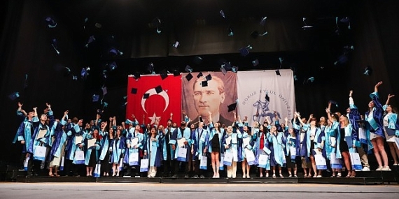 DEÜ’de Ortak Mezuniyet Coşkusu