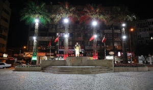 edremit-cumhuriyet-meydani-yenilendi-iUcpUSQf.jpg