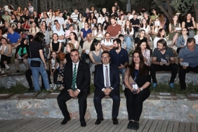 genc-yetenekler-sah-canavara-mat-ile-sahneye-cikti-Vb1ArEB8.jpg