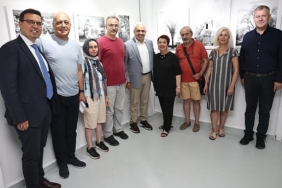 gercekten-duse-sergisi-miside-sanatseverlerle-bulustu-REGZg7AE.jpg