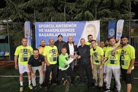 golcuk-belediyesi-12-birimler-arasi-futbol-turnuvasinda-gelir-mudurlugunu-penaltilar-sonucu-yenen-genclik-ve-cNBOahsl.jpg