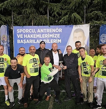 golcuk-belediyesi-12-birimler-arasi-futbol-turnuvasinda-gelir-mudurlugunu-penaltilar-sonucu-yenen-genclik-ve-cNBOahsl.jpg