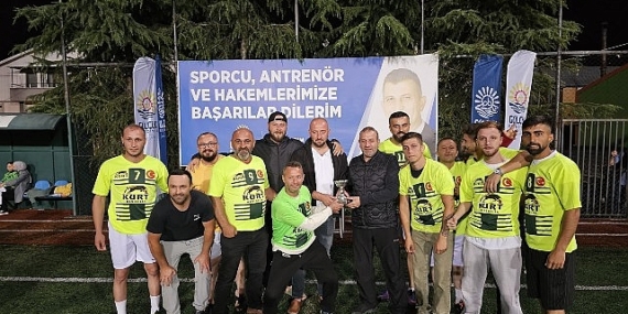 Gölcük Belediyesi 12. Birimler Arası Futbol Turnuvası’nda; Gelir Müdürlüğü’nü penaltılar sonucu yenen Gençlik Ve Spor Hizmetleri Müdürlüğü şampiyon oldu