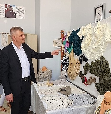 golcuk-belediyesi-duzagac-kultur-merkezi-golmek-kursiyerleri-actiklari-yilsonu-sergisi-ile-el-emegi-urunlerini-MQXOEJUH.jpg