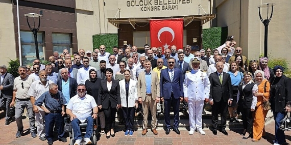 Gölcük’te düzenlenen Kent Bayramlaşması; toplumun her kesiminden temsilciler vatandaşların geniş katılımı ile gerçekleştirildi
