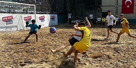 Gölcük’te Kum Futbolu Heyecanı İçin Kayıtlar Başladı