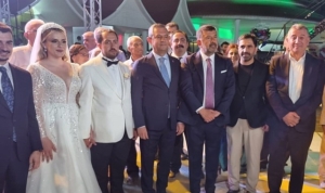 guzelbahce-belediye-baskani-mustafa-gunay-chp-genel-baskani-ozgur-ozelinde-katildigi-melisa-yavasoglu-ve-pc5A1GAc.jpg