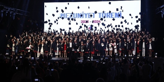 İstanbul Atlas Üniversitesi’nde mezuniyet sevinci