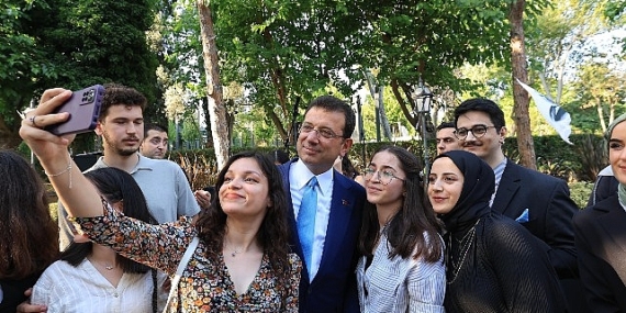 İstanbul Vakfı’nın Dr. Dilek Kaya İmamoğlu’nun fikir öncülüğüyle hayata geçirdiği Büyüt Hayallerini projesinin burs sağladığı 252 öğrenci okullarından mezun oldu