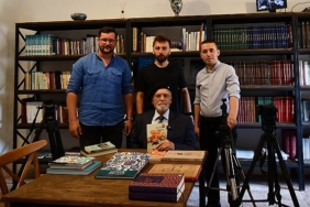 iznik-belediyesi-hayata-gecirdigi-yasayan-iznik-hazineleri-projesi-kapsaminda-30belgeselinde-sairlik-yapan-nazif-sabancinin-Y84tXbjW.jpg