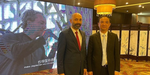 İznik Belediyesi’nin kardeş şehri olan Çin’in seramik şehri Jingdezhen ile İznik’in seramik kardeşliği Çin Devlet Televizyonu ve Çin basınında geniş yer buluyor