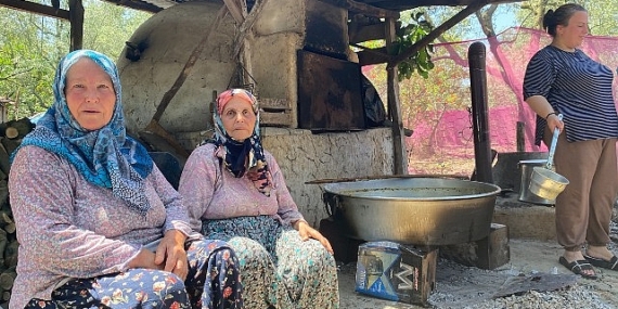 İznik’e bağlı Göllüce Mahallesi’nde asırlardır imece usulüyle devam eden ‘Dede Çorbası’ etkinliği bu yıl da gerçekleşti